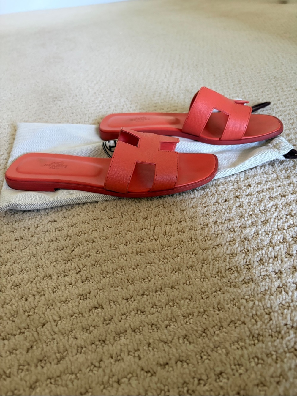 Authentic Hermes Oran Leather Sandal in Rouge Grenadine - Picture 2 of 4